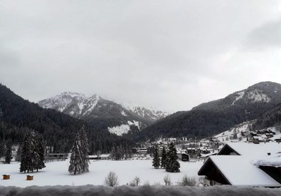 Oltre un metro di neve in alta montagna nel Trentino. Pioggia