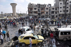 Siria: la piazza dopo l'esplosione di due autobombe a Homs.
