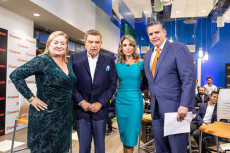 Cnn: Cyntia Hudson, Don Francisco, María Alejandra Requena y Juan Carlos López