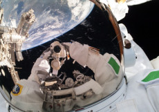 La Terra vista dalla capsula dell'astronauta nello spazio