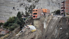 Bolivia: l'impressionante frana che ha provocato il crollo di una settantina di case