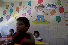 Bambini in una scuola della favela de Mare en Río de Janeiro, Brasile.
