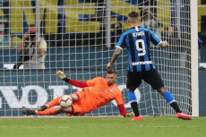 Mauro Icardi sbaglia il rigore in Inter-Empoli ed esce tra i fischi dei tifosi.