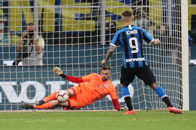 Mauro Icardi sbaglia il rigore in Inter-Empoli ed esce tra i fischi dei tifosi.