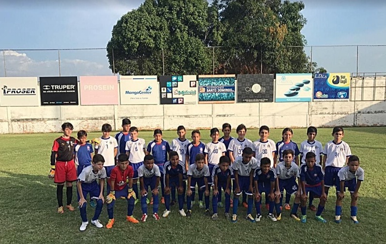 La squadra di calcio under 14 del CSIV di Barinas