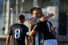 I giocatori dello Zamora si abbracciano dopo un gol.