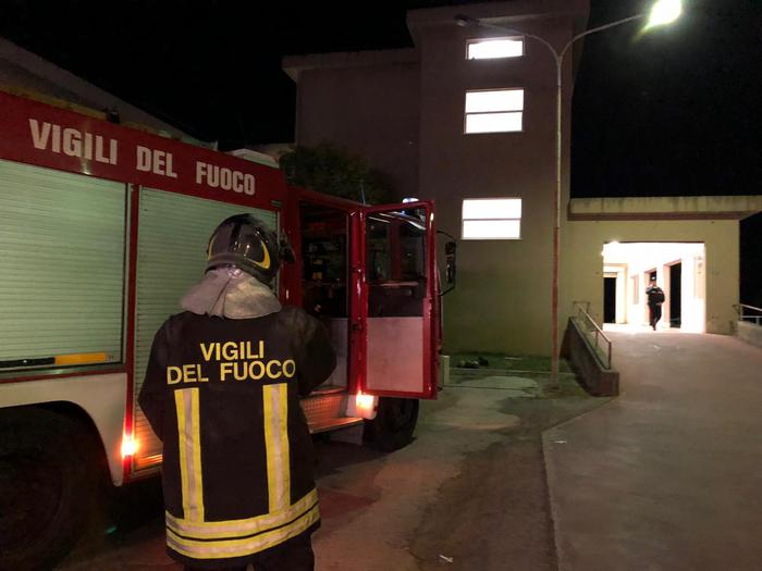 L'intervento dei Vigili del Fuoco nella residenza per pazienti psichiatrici Villa Serena a Città Sant'Angelo (Pescara).