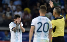 La disperazione di Leonel Messi dopo l'1-1 dell'Argentina contro il Paraguay in Coppa America.
