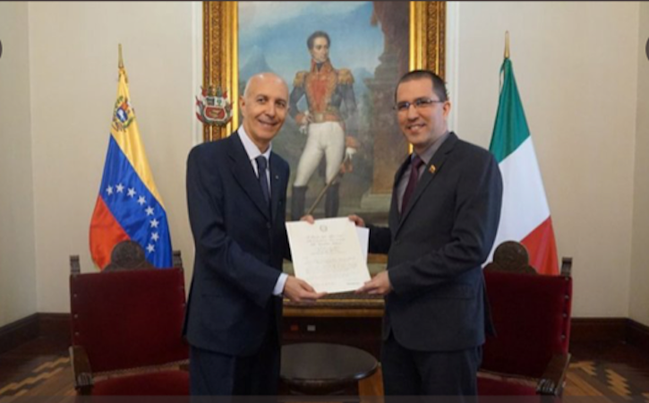 L'ambasciatore Placido Vigo ed il ministro degli Esteri venezuelano, Jorge Arreaza.