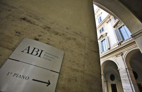 Ingresso della sede dell'ABI a Palazzo Altieri, a Roma.