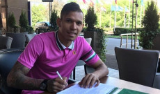 Ponce firma contratto