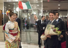 Il presidente del Consiglio Giuseppe Conte all'arrivo ad Osaka, in Giappone, per partecipare al G20