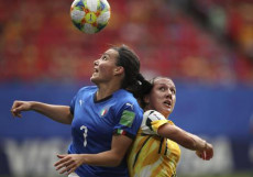 Alia Guagni (in azzurro), in azione nella partita vinta dall'Italia contro l'Australia.