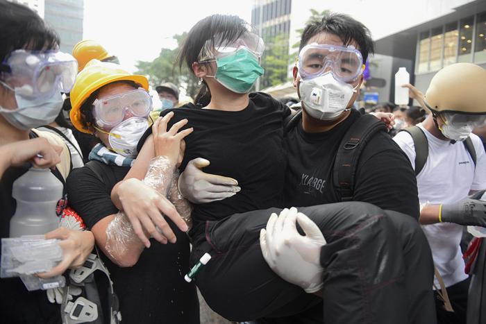 Hong Kong: feriti durante la manifestazione contro la legge sull'estradizione obbligatoria voluta dalla Cina