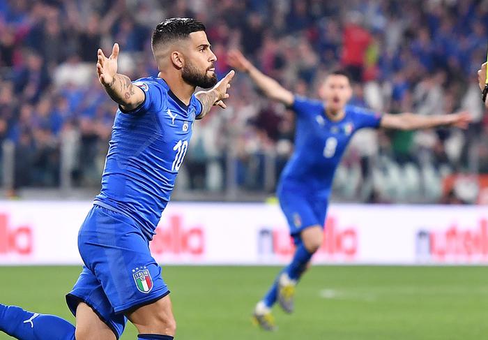Lorenzo Insigne festeggia il gol del 2-1 contro la Bosnia nell'incontro valido per le qualificazioni ad Euro 2020 a Torino.
