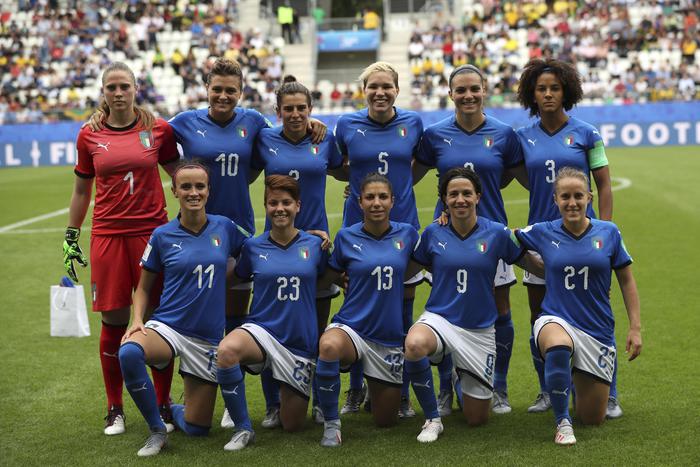 La formazione azzurra donne scesa in campo contro la Giamaica al Mondiale in Francia.