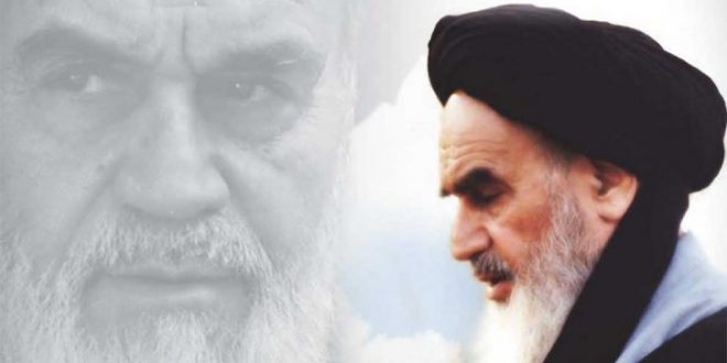 L'ayatollah Rouhollah Khomeini in una foto d'archivio.