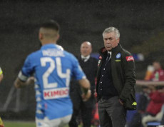 L'allenatore del Napoli Carlo Ancelotti durante una partita del campionato.