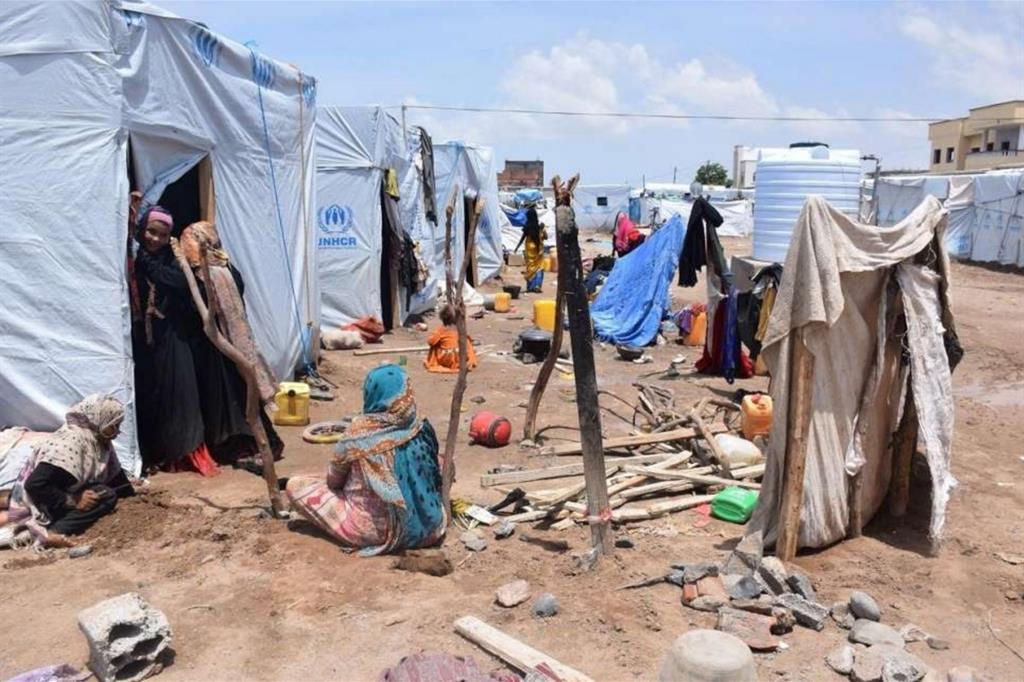 Yemen, sfollati in un campo profughi di Aden
