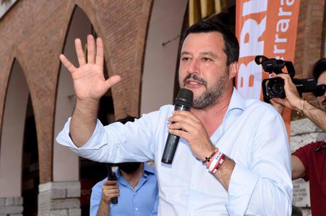 Il vicepremier e ministro dell'Interno, Matteo Salvini, durante un incontro elettorale a Ferrara a sostegno del candidato sindaco della Lega, Alan Fabbri, in vista del ballottaggio di domenica prossima.