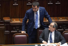 I ministri dell'Interno, Matteo Salvini, e dell'Economia e delle Finanze, Giovanni Tria (D), nel corso del question time a Montecitorio, Roma