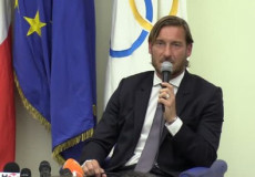Francesco Totti, l'ex capitano della Roma durante la conferenza stampa dell'abbandono.