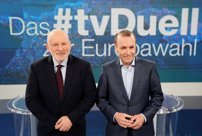 L'olandese Frans Timmermans e il tedesco Manfred Weber, ambedue candidati a presiedere la Commissione Europea..