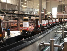 Un'immagine della catena di produzione della Birra Peroni. nello stabilimento Bari.