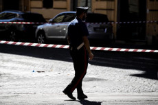 Carabinieri della scientifica effettuano i rilievi sul luogo dove è stato ucciso il Vice Brigadiere dei Carabinieri Mario Cerciello Rega la scorsa notte in via Pietro Cossa, Roma