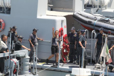 L'arrivo a Porto Empedocle del comandante della Sea Watch Carola Rackete a bordo della motovedetta della Guardia di Finanza