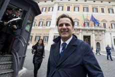 L'ex sottosegretario Armando Siri lascia Montecitorio al termine dell'assemblea dei parlamentari leghisti.