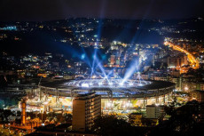 Lo Stadio del San Paolo, a Napoli, illuminato in occasione dell'inaugurazione delle Universiadi.