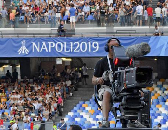 Spalti gremiti per la cerimonia di apertura dell'Universiade Napoli 2019 allo stadio San Paolo.