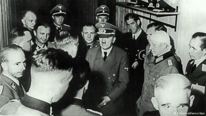 Adolf Hitler in una foto d'epoca.