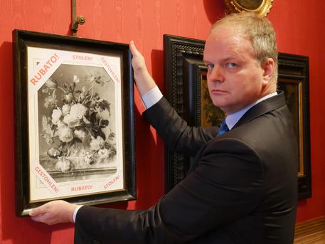 il direttore degli Uffizi, il tedesco Eike Schmidt, che a gennaio aveva lanciato un appello dopo aver provocatoriamente appeso al suo posto una copia con sopra la scritta "Dipinto rubato".