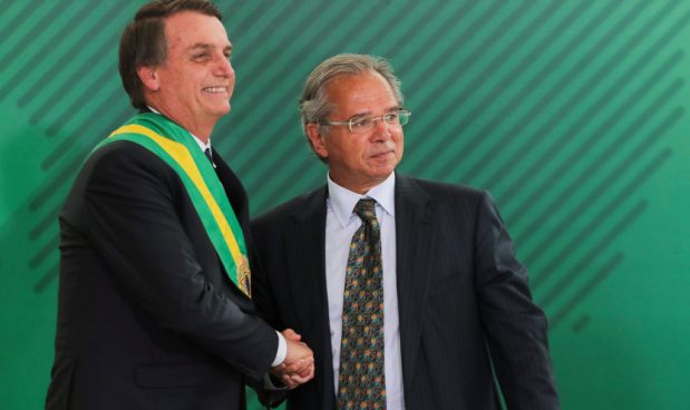 Il ministro dell'Economia del Brasile, Paulo Guedes, con il presidente Jair Bolsonaro.