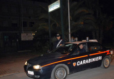Auto pattuglia dei Carabinieri ad un posto di blocco.