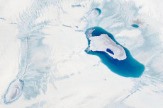Una foto della NASA in cui si nota lo scioglimento dei ghiacci in Groenlandia.