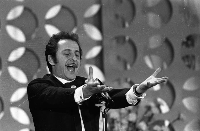 Domenico Modugno al Festival di Sanremo, 27 gennaio 1967.