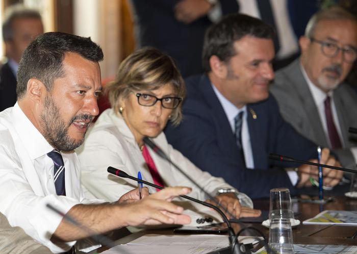 Da sinistra: Il vice premier e ministro dell'Interno Matteo Salvini, i ministri Daniela Buongiorno e Gianmarco Centinaio ed il segretario generale della CISL, Carmelo Barbagallo, nel corso dell'Incontro con le parti sociali al Viminale