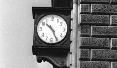 L'orologio della Stazione di Bologna: Il 2 agosto 1980, alle 10.25, esplose una bomba nella sala d'aspetto di seconda classe della stazione di Bologna.
