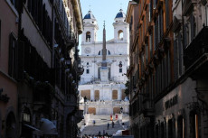 La scalinata di Trinità dei Monti restaurata, vista da via Condotti.
