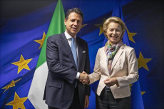 Il Primo Ministro Giuseppe Conte con la Presidente della Commissione Europea Ursula von der Leyen.