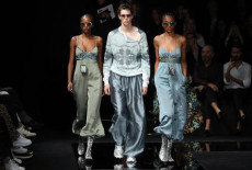 Sfilata di modelli Emporio Armani nella Milano Fashion Week, collezione Primavera-Estate 2020