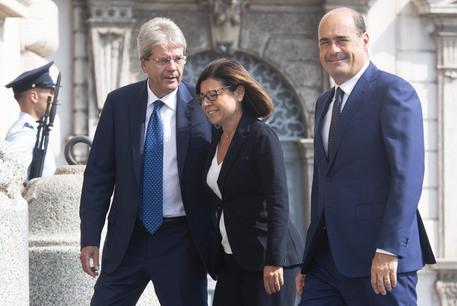 Una recente foto di Paolo Gentiloni, Paola De Micheli e Nicola Zingaretti.