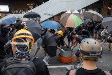 Hong Kong: le proteste si fanno sempre più violente.