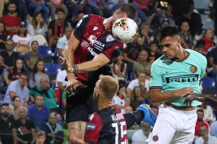 Cagliari-Inter 0-1: 29'pt, calcio d'angolo di Sensi e colpo di testa di Lautaro Martinez: Maresca concede gol dopo consulto col Var