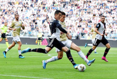 Cristiano Ronaldo e Arkadiusz Reca in azione durante la partita Juventus-Spal.