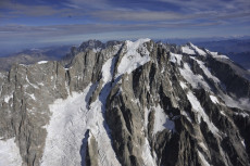 Aosta: secondo crollo dal ghiacciaio Whymper delle Grandes Jorasses (Monte Bianco)