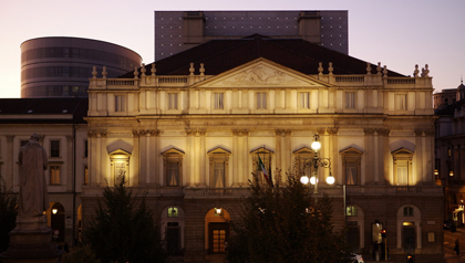 La facciata del Teatro alla Scala, Milano.